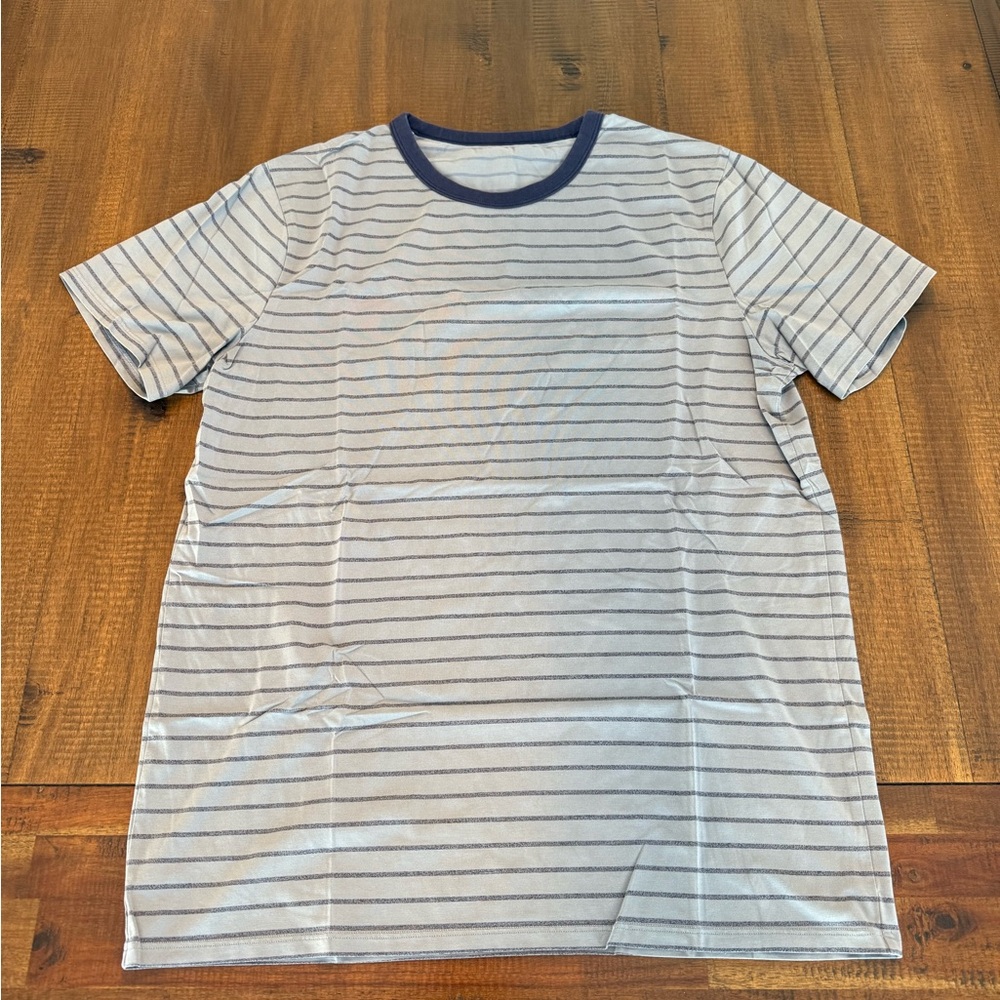 Lululemon 5 year basic tee striped shirt size L Navy/light blue